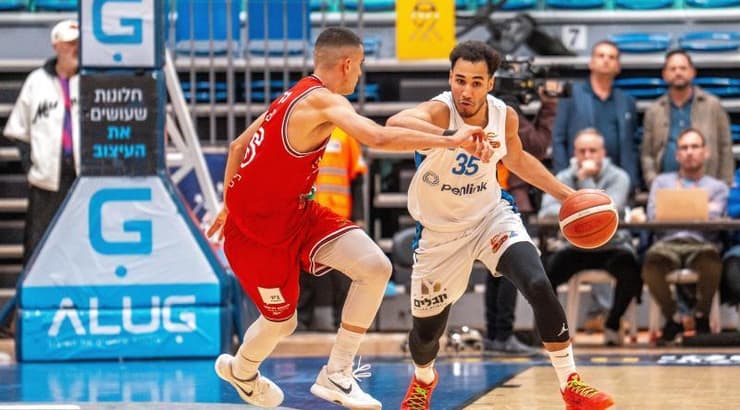 איתן בורג מול ים מדר (רועי כפיר) איתן בורג מול ים מדר