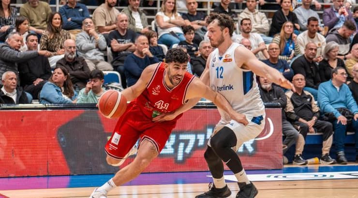 תומר גינת מול ג'ון מיקס (רועי כפיר) תומר גינת מול ג'ון מיקס