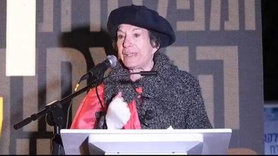 מרים לפיד נואמת בהפגנה בירושלים 