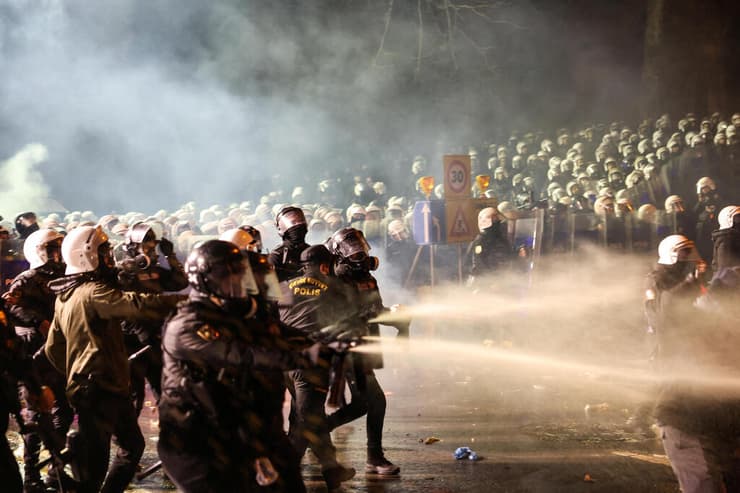 צילום:REUTERS/Umit Bektas הפגנה ב איסטנבול טורקיה בעקבות מעצר ראש העיר אכרם אימאמאולו