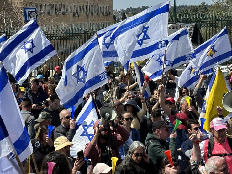 צעדה והפגנת ענק נגד הדחת היועמ"שית בירושלים