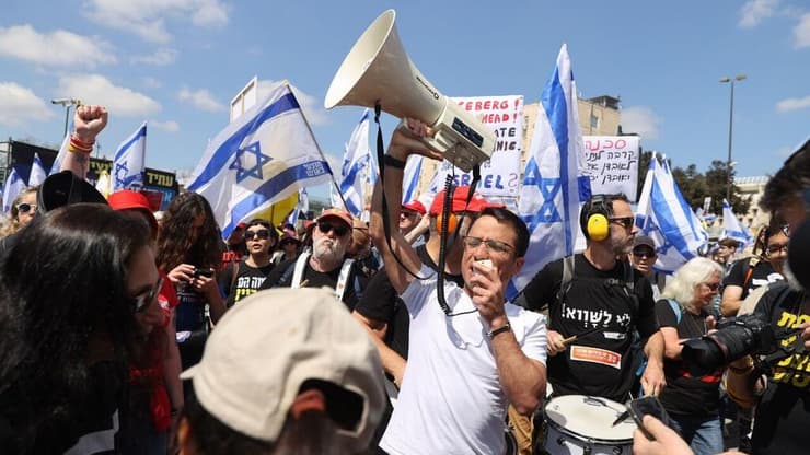 צעדה והפגנת ענק נגד הדחת היועמ"שית בירושלים
