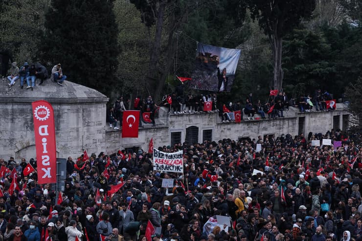 הפגנה ב איסטנבול טורקיה בעקבות מעצר ראש העיר אכרם אימאמאולו