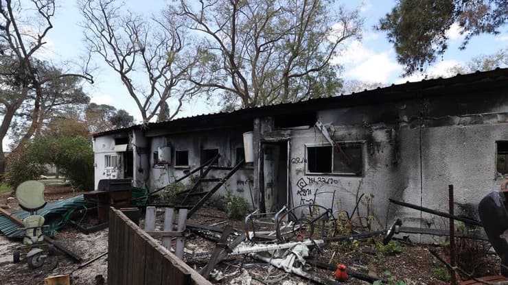 הריסות קיבוץ ניר עוז (צילום: גדי קבלו ) הריסות קיבוץ ניר עוז