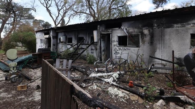 הריסות קיבוץ ניר עוז