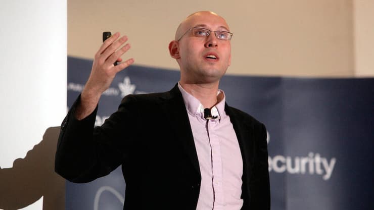 ד"ר רועי צזנה