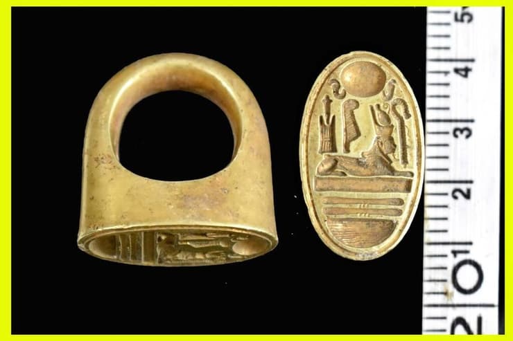 טבעת הזהב עם דמותו של רעמסס השלישי, שהתגלתה בקברו של מי שייתכן והיה מפקד צבאי במצרים העתיקה