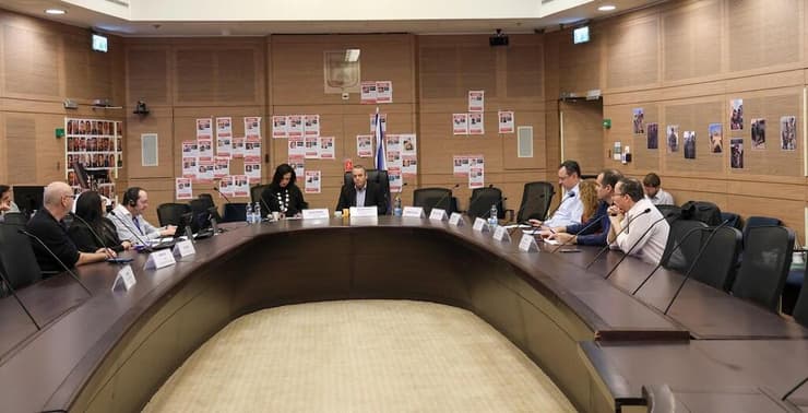 הדיון בוועדת העלייה והקליטה, בראשות ח"כ גלעד קריב