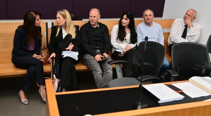 אלונה ברקת בדיון