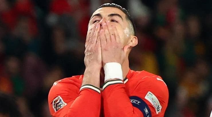 כריסטיאנו רונאלדו מאוכזב (רויטרס) כריסטיאנו רונאלדו מאוכזב