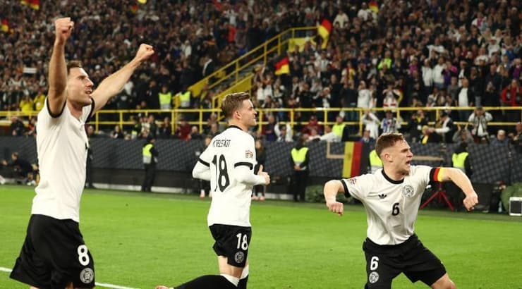 קימיך בטירוף עם הקהל (רויטרס) קימיך בטירוף עם הקהל