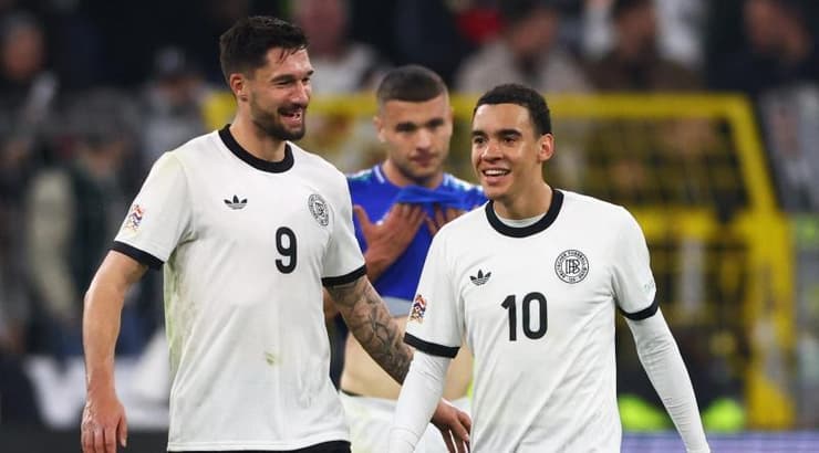 ג'מאל מוסיאלה חוגג (רויטרס) ג'מאל מוסיאלה חוגג