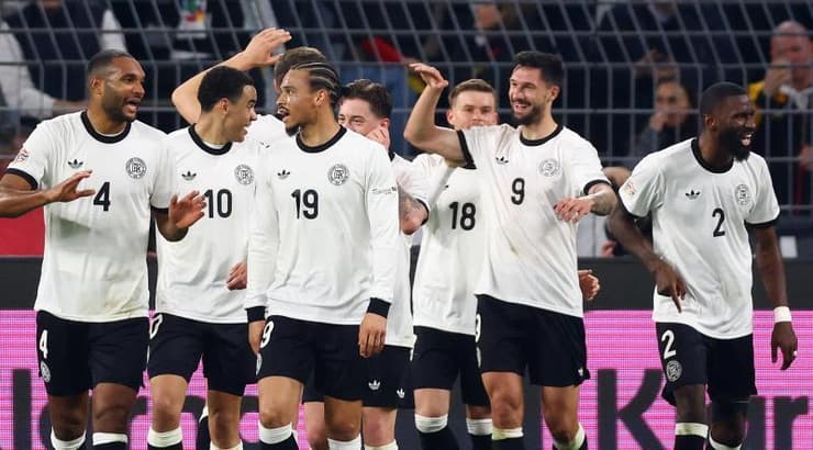 שחקני גרמניה חוגגים (רויטרס) שחקני גרמניה חוגגים