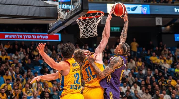 וויל ריימן חוסם את מייקל קייזר