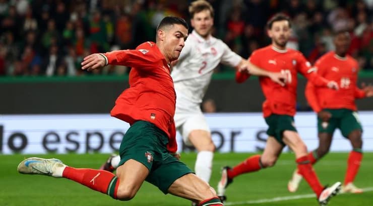 כריסטיאנו רונאלדו כובש (רויטרס) כריסטיאנו רונאלדו כובש