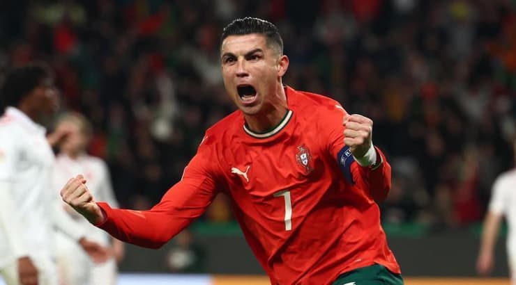 כריסטיאנו רונאלדו חוגג (רויטרס) כריסטיאנו רונאלדו חוגג