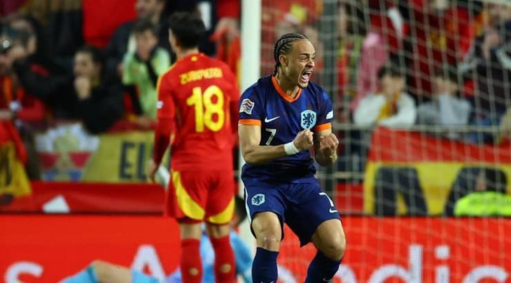 צ'אבי סימונס בשיגעון