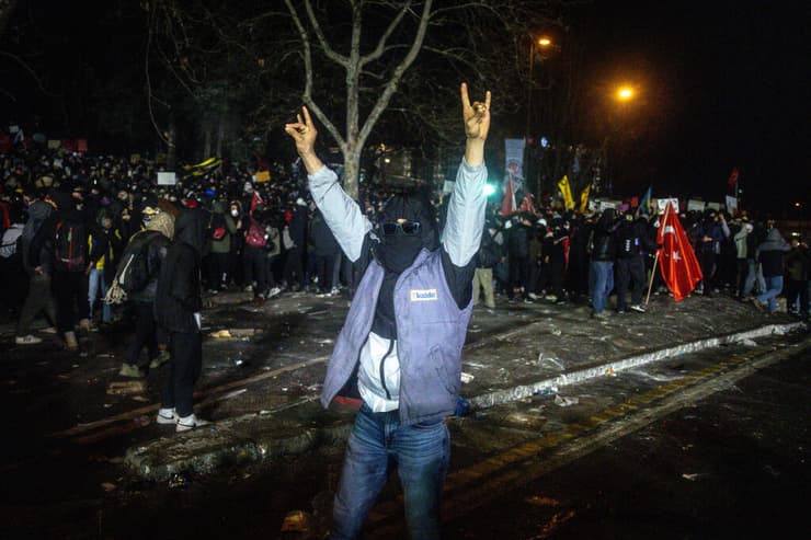 צילום: Chris McGrath/Getty Images הפגנה ב איסטנבול טורקיה בעקבות מעצר ראש העיר אכרם אימאמאולו