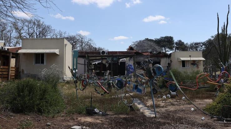 הריסות קיבוץ ניר עוז