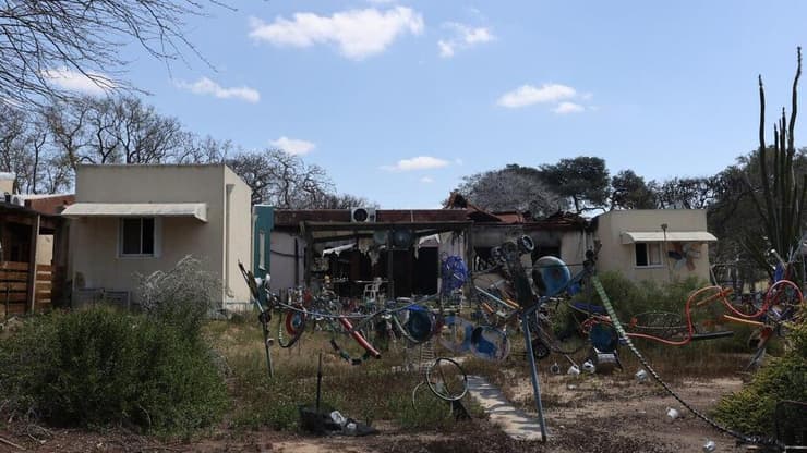 הריסות קיבוץ ניר עוז