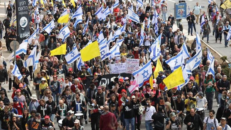 צעדה והפגנת ענק נגד הדחת היועמ"שית בירושלים