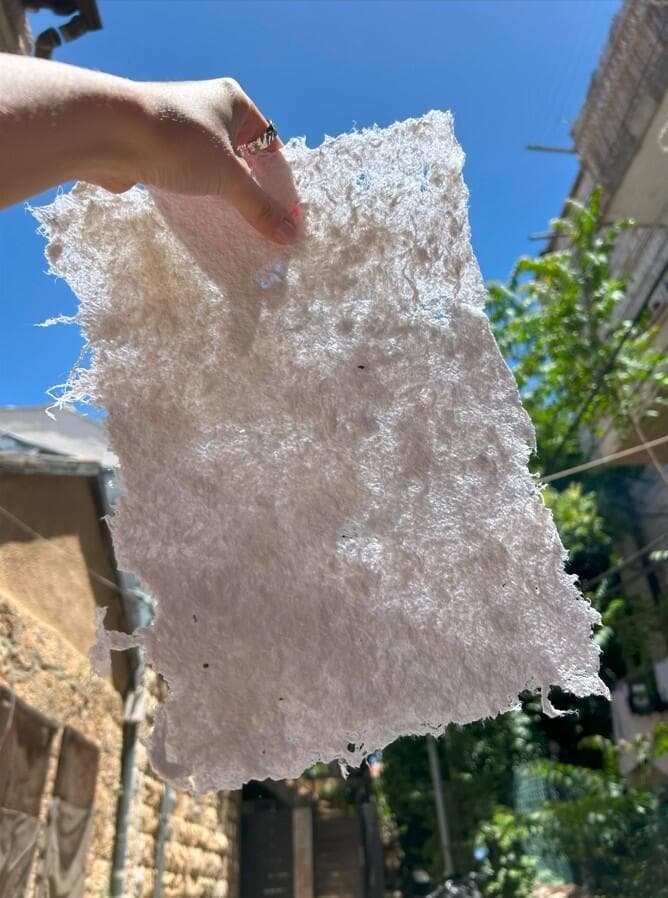 יריעות טקסטיל חדשות מפסולת טקסטיל ממוחזר (צילום: יום עומר) יריעות טקסטיל חדשות מפסולת טקסטיל ממוחזר