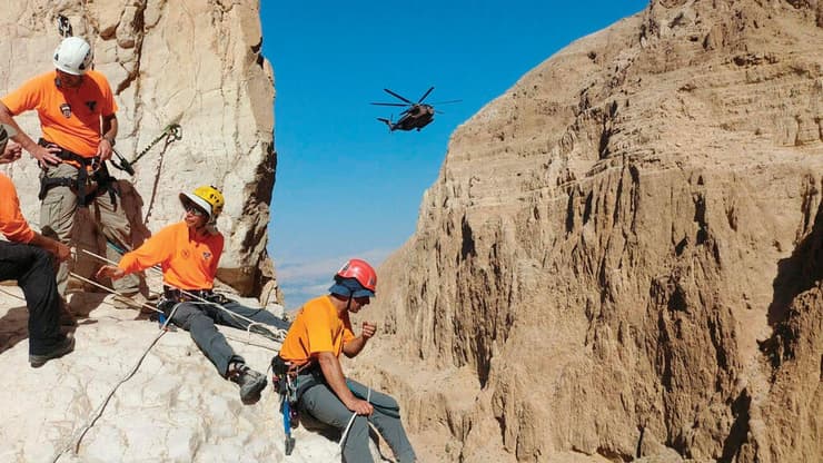 מתנדבי יחידת החילוץ מגילות בפעילות מבצעית