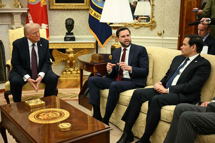 דונלד טראמפ עם סגן הנשיא ג'יי.די ואנס ומזכיר המדינה מרקו רוביו