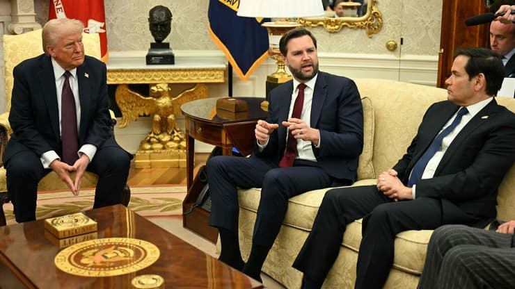 דונלד טראמפ עם סגן הנשיא ג'יי.די ואנס ומזכיר המדינה מרקו רוביו