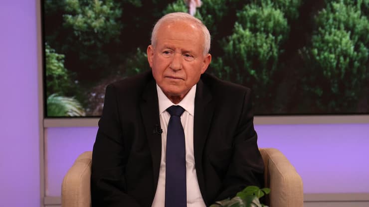 שר החקלאות אבי דיכטר