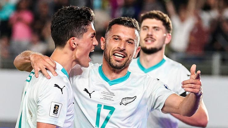 שער ובישול שסידרו לניו זילנד את המקום במונדיאל. קוסטה ברבראוסס (DAVID ROWLAND / AFP) שחקן נבחרת ניו זילנד קוסטה ברבראוסס