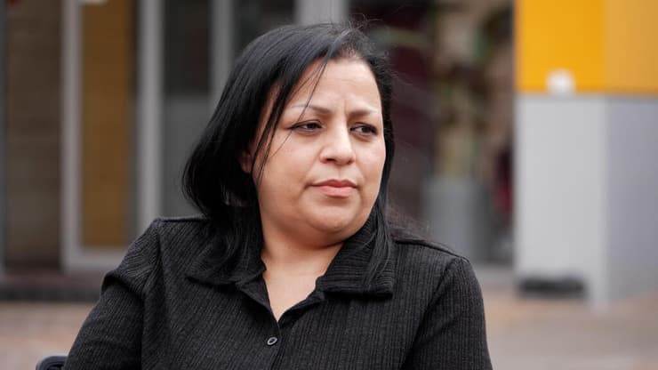 "רוצה חיים טובים יותר לילדים ולנכדים". שירין עודה, מפעילה בכירה במפעל הממתקים (ירון שרון) שירין עודה, מפעילה בכירה במפעל הממתקים בנוף הגליל