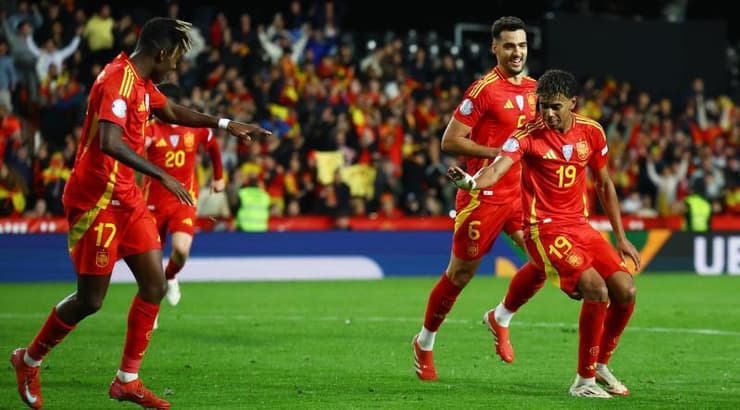 לאמין ימאל וניקו וויליאמס בשיא שלהם