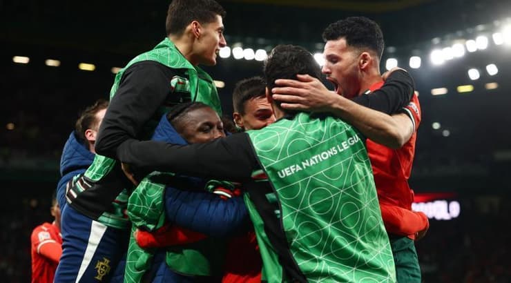 שחקני נבחרת פורטוגל חוגגים (רויטרס) שחקני נבחרת פורטוגל חוגגים