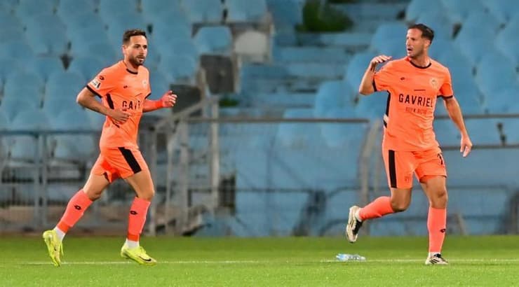 שחר הירש רץ לחגוג (חגי מיכאלי) שחר הירש רץ לחגוג