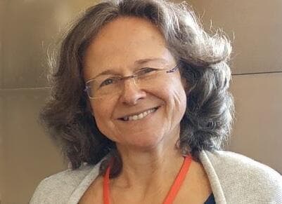 ד"ר אילנה לח, יו"ר האגודה לטיפול באמצעות אמנויות (צילום: גלית בן אמיתי) ד"ר אילנה לח, יו"ר יה"ת - האגודה לטיפול באמצעות אמנויות