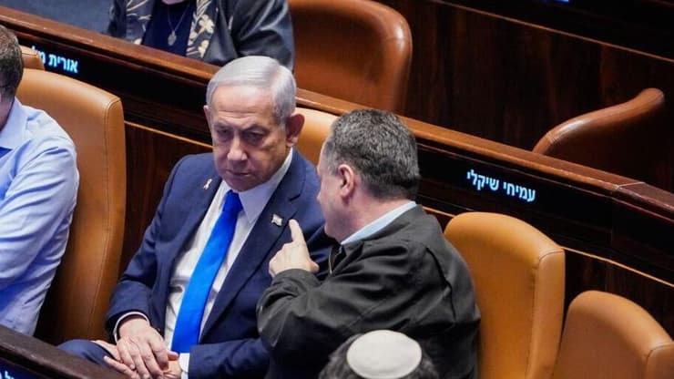 ראש הממשלה בנימין נתניהו ושר הביטחון ישראל כ"ץ במליאת הכנסת