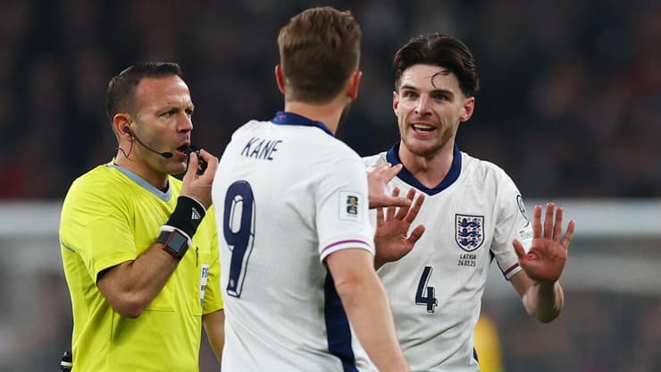 גרינפלד לצד רייס וקיין (צילום: Reuters/Matthew Childs) גרינפלד