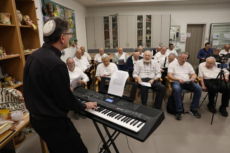 מקהלת פרקינסון במרכז שיקום של עזרה למרפא בבני ברק