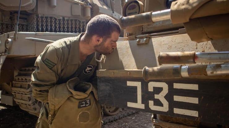 סמ"ר יוני גולן, מפקד טנק בגדוד 77 שבחטיבה 7, נפל בקרב בנחל עוז בטבח 7 באוקטובר