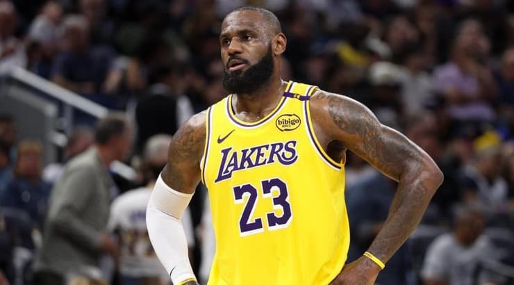 מה יהיה? לברון ג'יימס (רויטרס) מה יהיה? לברון ג'יימס