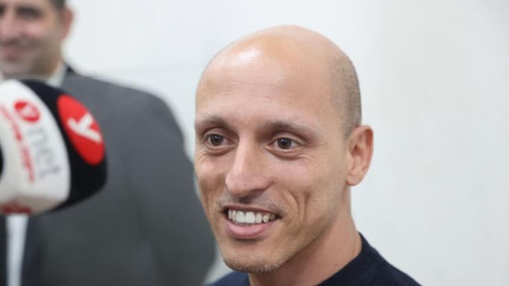 ראש העיר עכו בן שלוש בבית המשפט (צילום: מוטי קמחי) עמיחי בן שלוש בדיון הארכת מעצרו