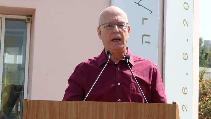 "המחאות מחזקות את בית המשפט העליון". נשיא אוניברסיטת ת"א, פרופ' אריאל פורת (צילום: שאול גולן ) הפגנה נגד הממשלה באוניברסיטת תל אביב
