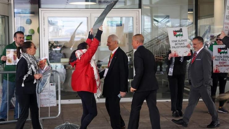 הפגנה פרו-פלסטינית נגד משלחת ישראלית בכנס איגודים מקצועיים בבלפסט, צפון אירלנד