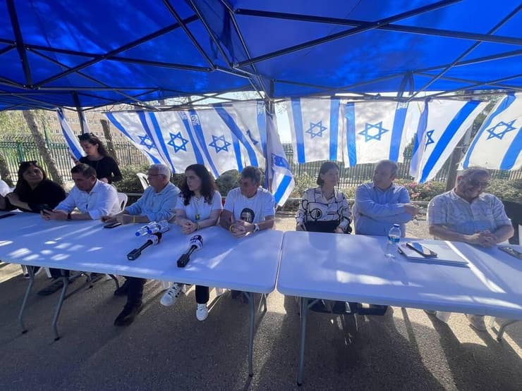 מחאת חברי כנסת מאופוזיציה מחוץ לכנסת