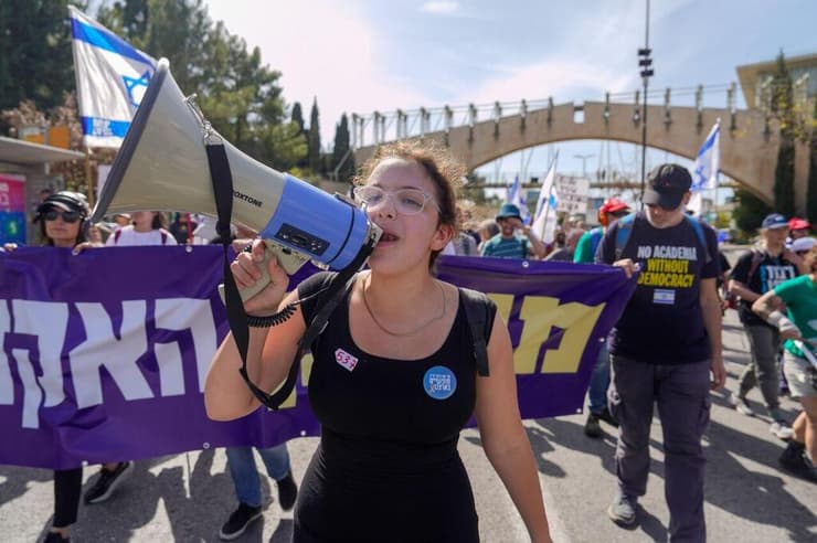 צעדת מחאה מכיכר אגרנט לבית רה"מ בירושלים