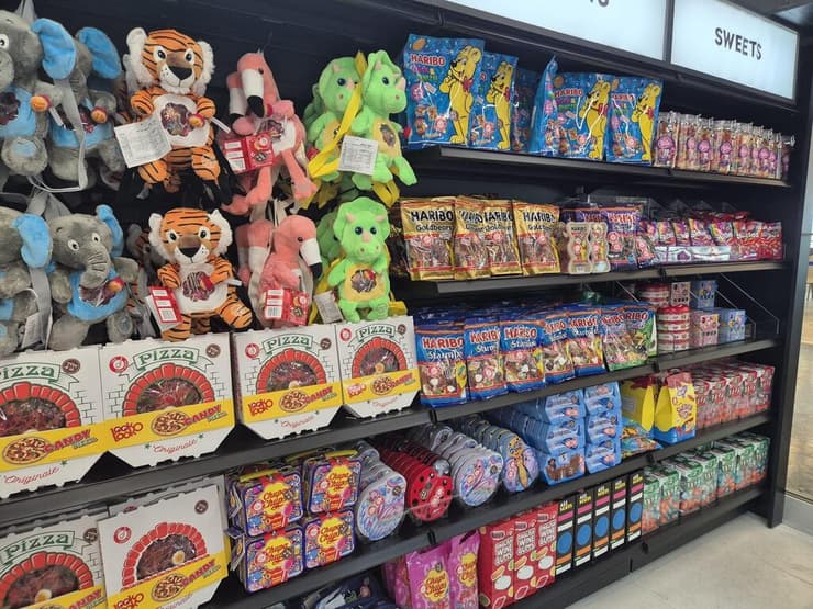 חנות חדשה של ג'יימס ריצ'רדסון בדיוטי פרי של טרמינל 1 בנתב"ג