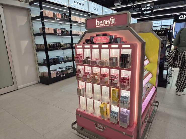 חנות חדשה של ג'יימס ריצ'רדסון בדיוטי פרי של טרמינל 1 בנתב"ג