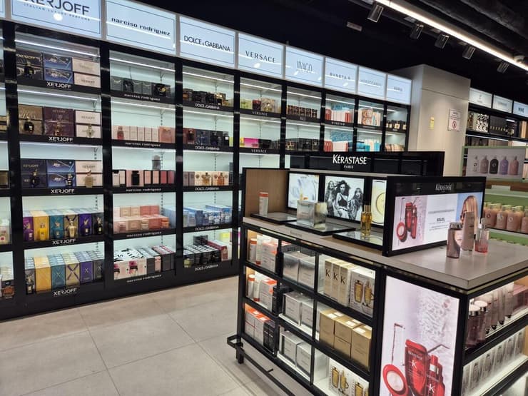 חנות חדשה של ג'יימס ריצ'רדסון בדיוטי פרי של טרמינל 1 בנתב"ג