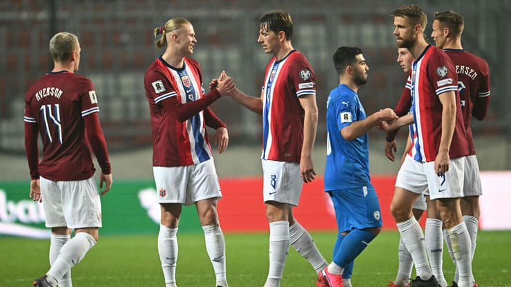 אבו פאני ושחקני נורבגיה, בסיום המשחק